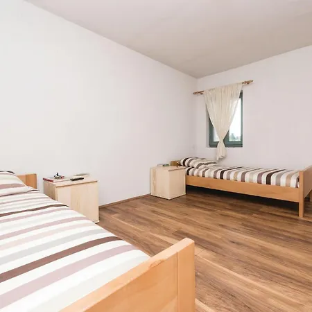 4 Bedroom Gorgeous In