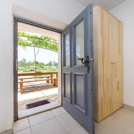 4 Bedroom Gorgeous In Polaca