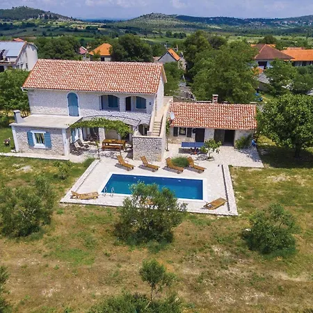 4 Bedroom Gorgeous In Polaca