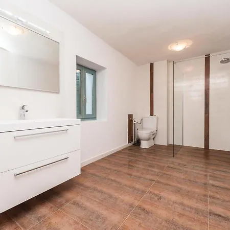 펜션 4 Bedroom Gorgeous In Polaca