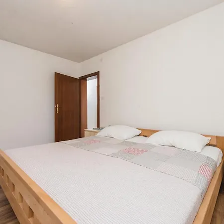 4 Bedroom Gorgeous In Polaca