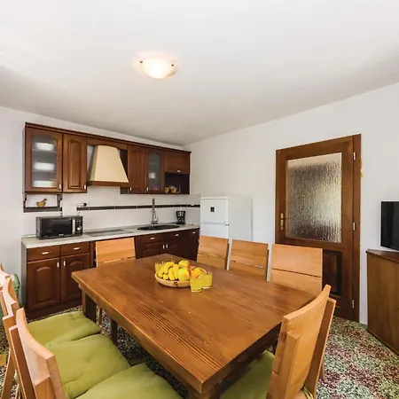 펜션 4 Bedroom Gorgeous In Polaca