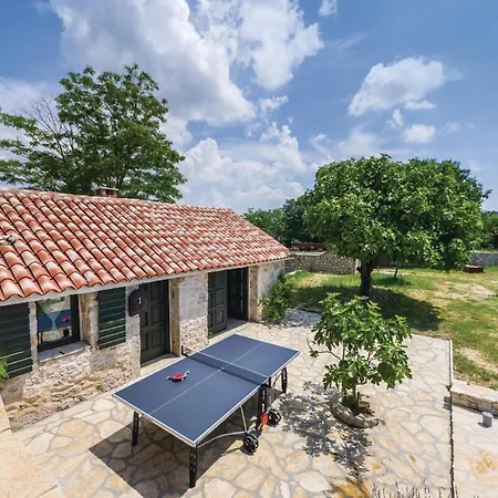 4 Bedroom Gorgeous In Polaca
