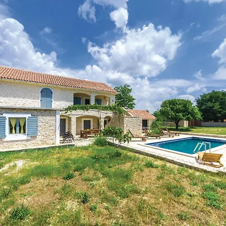 펜션 4 Bedroom Gorgeous In