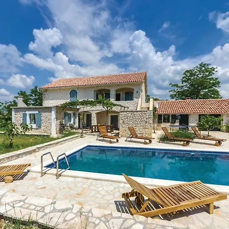 4 Bedroom Gorgeous In *