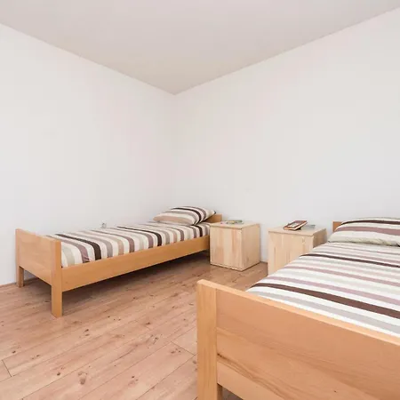 4 Bedroom Gorgeous Home In Polaca Polaca